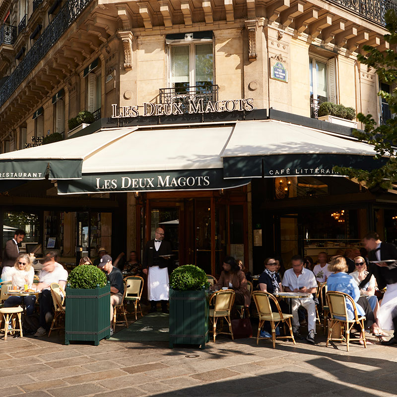 Découvrez ce café littéraire à Paris, totalement unique