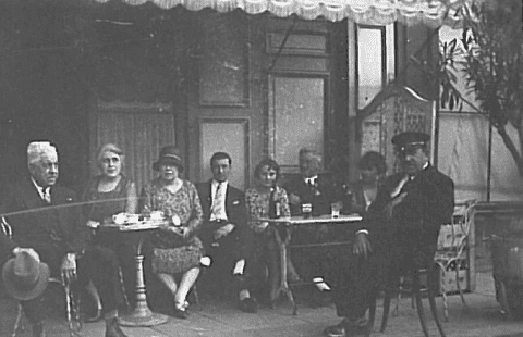 Histoire du Café littéraire à Paris : Les Deux Magots
