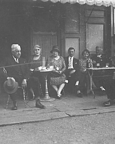 Histoire du Café littéraire à Paris : Les Deux Magots