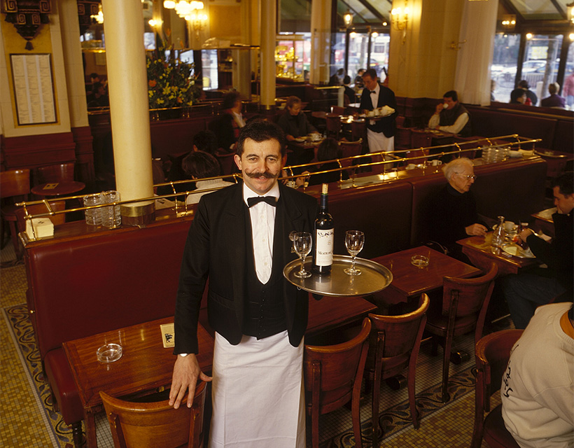 Découvrez l'exposition des 140 ans des Deux Magots